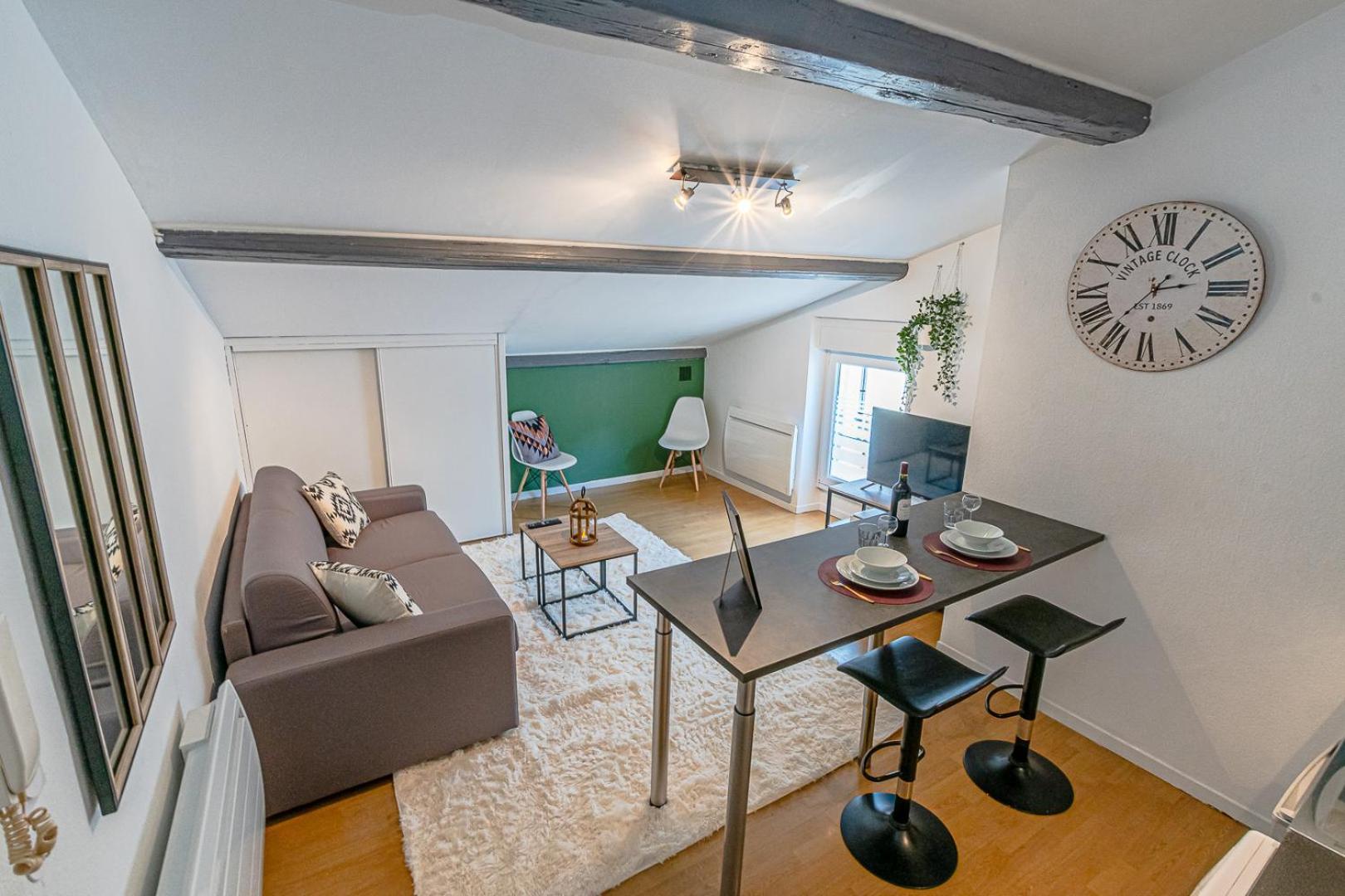 1 Studio & 4 Appts - 1 A 4 Lits - 1 A 7 Pers - 1 Immeuble - Confort, Flexibilite ------ English - 1 Studio & 4 Apts - 1 To 4 Beds - 1 To 7 Guests - Same Building - Comfort, Flexibility Hayange Buitenkant foto