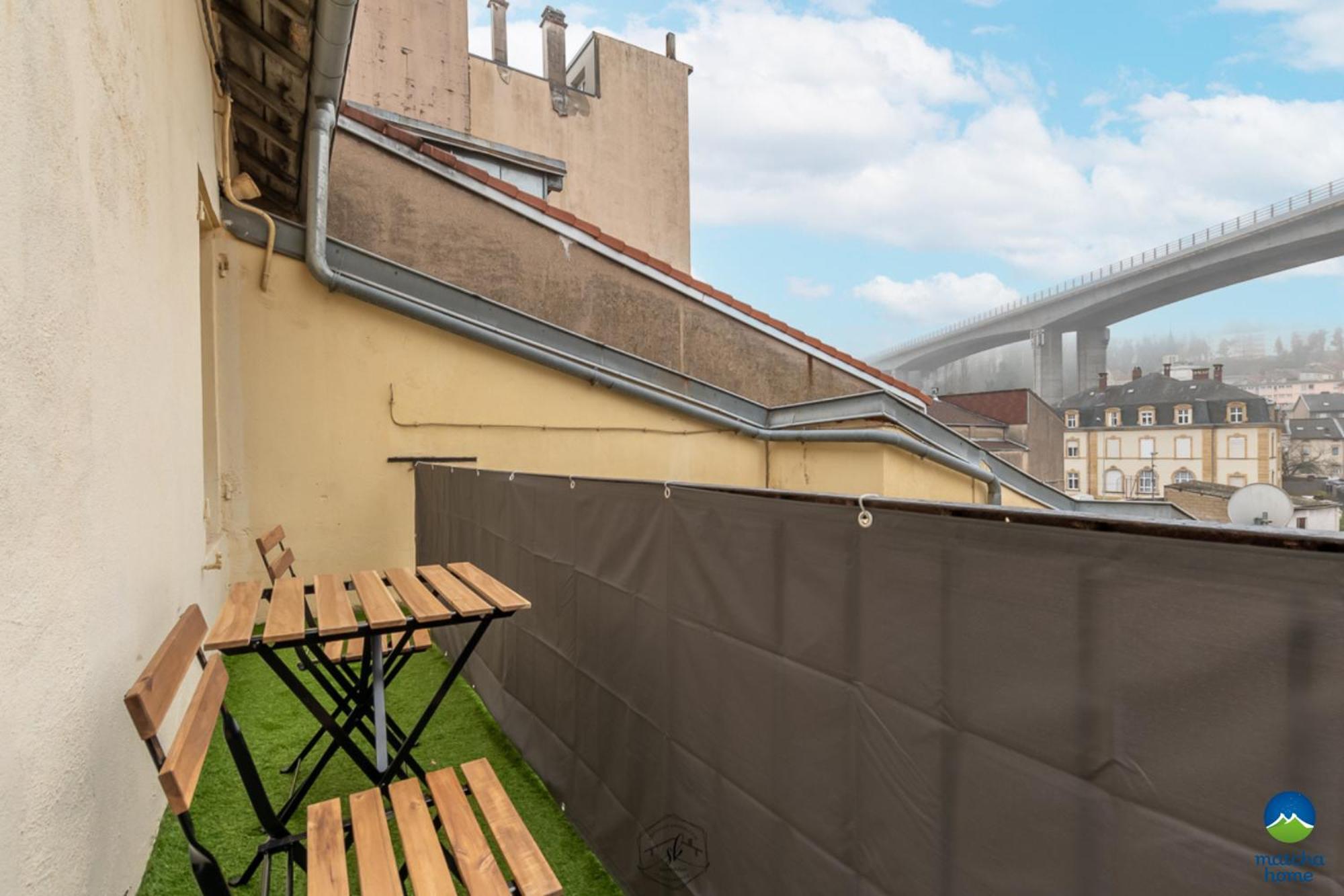 1 Studio & 4 Appts - 1 A 4 Lits - 1 A 7 Pers - 1 Immeuble - Confort, Flexibilite ------ English - 1 Studio & 4 Apts - 1 To 4 Beds - 1 To 7 Guests - Same Building - Comfort, Flexibility Hayange Buitenkant foto